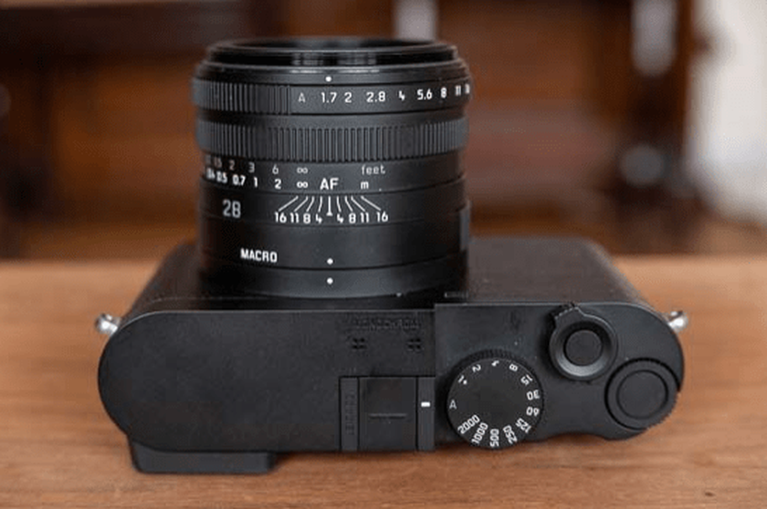 Leica Q2 camera look vintage