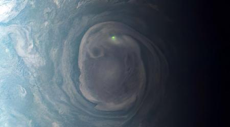 Des scientifiques obtiennent accidentellement la toute première photographie d'un éclair jupitérien