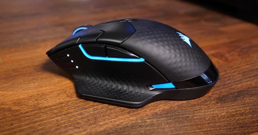 Corsair Dark Core RGB ProComparatif souris gaming moins 100 euros