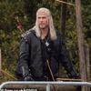 La star de Matrix en vampire : les premières images du tournage de la quatrième saison de The Witcher avec Liam Hemsworth et Laurence Fishburne ont été publiées.-8 La star de Matrix en vampire : les premières images du tournage de la quatrième saison de The Witcher avec Liam Hemsworth et Laurence Fishburne ont été publiées.-8