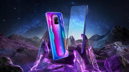 Écran OLED, puce Snapdragon 8 Gen 2, batterie jusqu'à 6000 mAh et charge de 165W : la certification a révélé les principales caractéristiques du smartphone de jeu Red Magic 8 Pro.