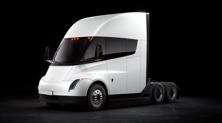 Tesla Semi en feu : Le camion électrique d'Ilon Musk impliqué dans un grave accident aux États-Unis