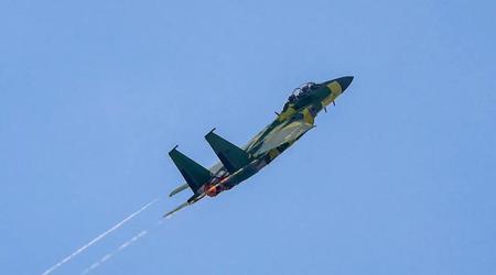 Le premier chasseur F-15EX Eagle II modernisé dans sa configuration finale a effectué son premier vol.