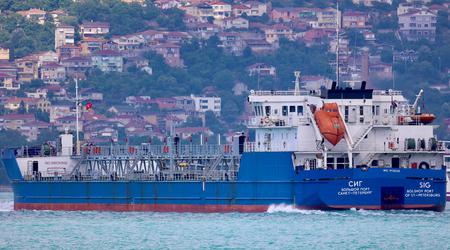Un drone maritime transportant 450 kg de TNT a éperonné un pétrolier SIG approvisionnant l'armée russe en carburant.
