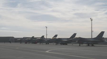 Des chasseurs F-16AM/BM néerlandais de quatrième génération sont arrivés en Roumanie pour l'entraînement des pilotes ukrainiens.