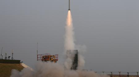 L'Inde construit son propre système de défense aérienne qui sera capable d'abattre des missiles, des drones, des avions, des hélicoptères et des munitions de précision dans un rayon de 350 km.