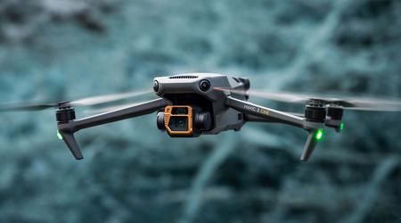 Des soldats ukrainiens larguent des explosifs sur l'ennemi à l'aide d'un quadricoptère DJI grand public et d'un smartphone Android