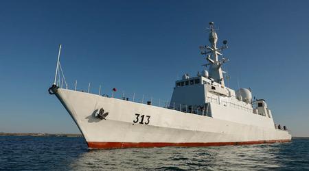 L'Iran dévoile son premier navire de reconnaissance indigène