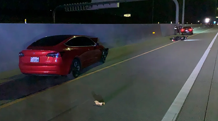 Le conducteur de Tesla accusé d'avoir tué un motocycliste alors qu'il utilisait le pilote automatique.