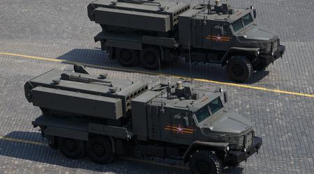 Pour la première fois, les Russes ont montré des images de l'utilisation du système de lance-flammes lourd TOS-2 avec des missiles thermobariques.