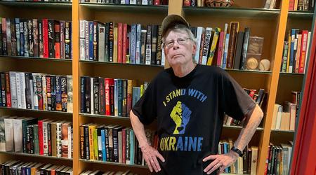 Stephen King propose à Musk de donner 8 dollars pour sa "tique bleue" sur Twitter au fonds de charité de Serhiy Prytula pour l'AFU
