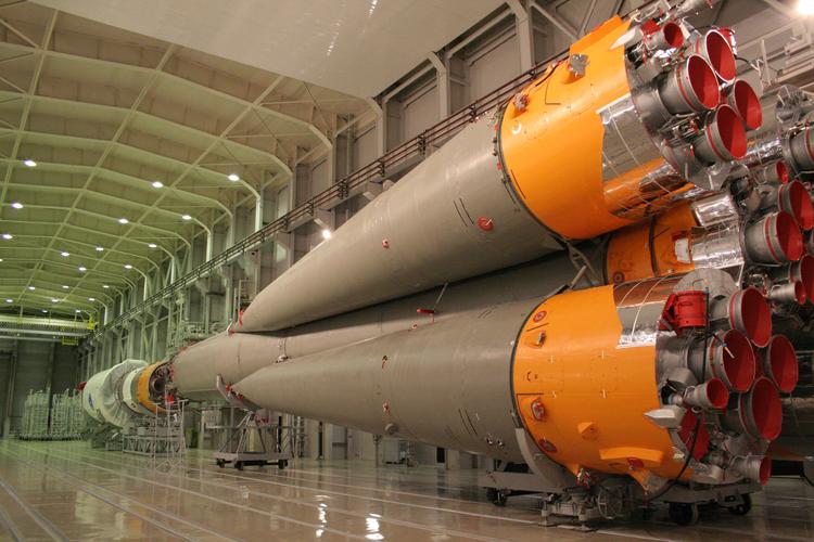 La Russie lance des satellites militaires ...