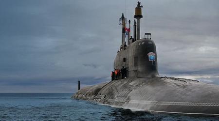 La marine russe équipera les sous-marins nucléaires de classe Yasen-M de missiles de croisière hypersoniques Zirkon, dont la portée de lancement peut atteindre 1 000 kilomètres et la vitesse maximale plus de 11 000 km/h.