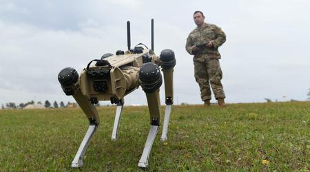 Les États-Unis ont testé un "chien robot" équipé d'un fusil sur le dos au Moyen-Orient.