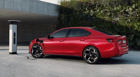 Skoda a dévoilé la Superb Hatch iV hybride rechargeable : 120 km d'autonomie en mode électrique.
