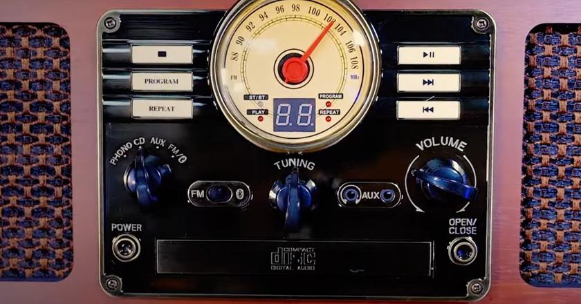 Victrola Nostalgic 6-in-1 Meilleur tourne-disque moins de 100 euros