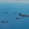 Les États-Unis, la République de Corée et le Japon ont organisé le premier exercice aérien trilatéral impliquant des B-52H Stratofortress, des F-16 Fighting Falcon, des F-15K Eagle et des F-2.-4 Les États-Unis, la République de Corée et le Japon ont organisé le premier exercice aérien trilatéral impliquant des B-52H Stratofortress, des F-16 Fighting Falcon, des F-15K Eagle et des F-2.-4