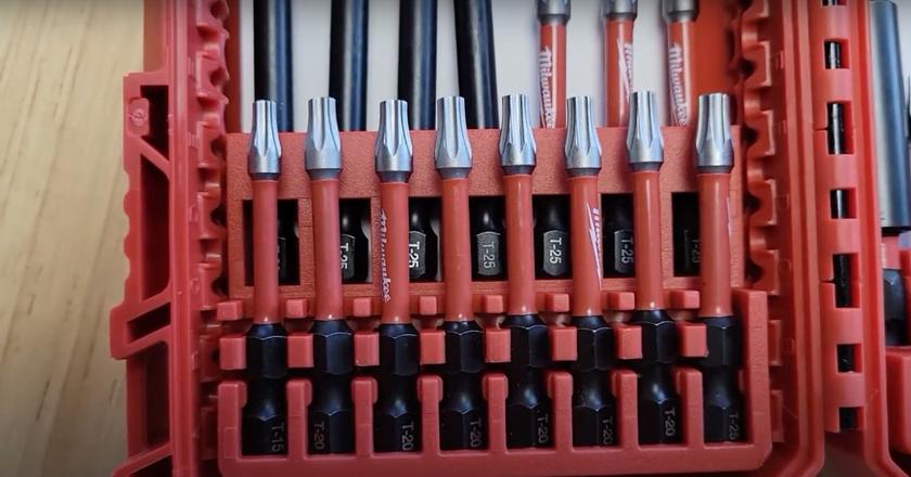 Milwaukee SHOCKWAVE 100-Piece magnetic screwdriver bits
