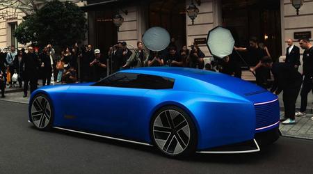 Vous pourrez la regarder indéfiniment : la voiture conceptuelle de luxe Jaguar Type 00, de couleur outremer, a fait son entrée à la semaine de la mode de Paris.