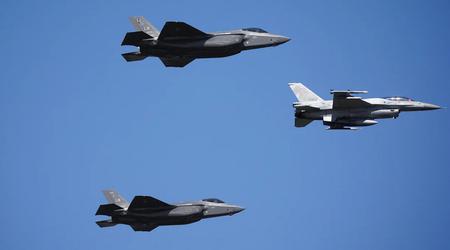 F-35 Lightning II, Patriot, Leopard 2 et HIMARS - La Pologne a organisé le plus grand défilé militaire depuis 30 ans.