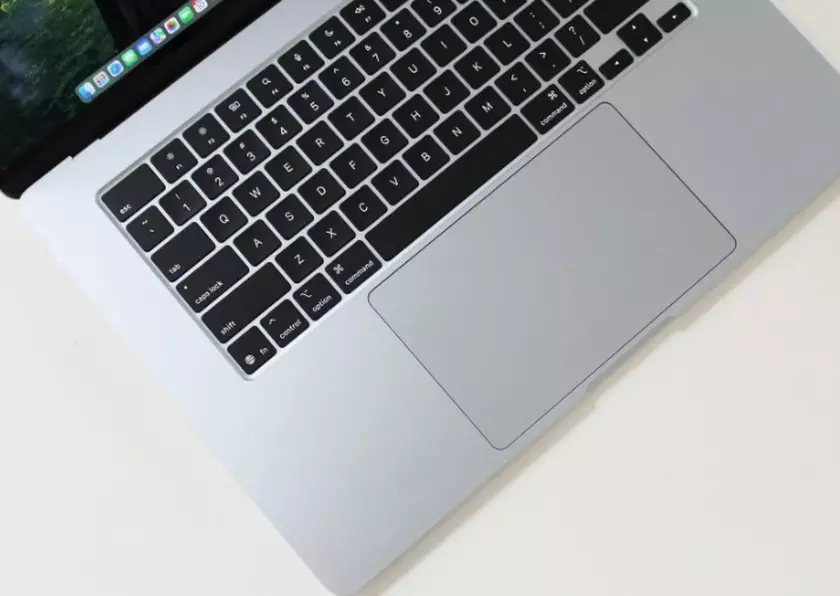 MacBook Air M4 contre MacBook Pro M4