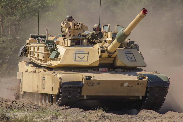 L'armée américaine présente des chars M1A2 ...