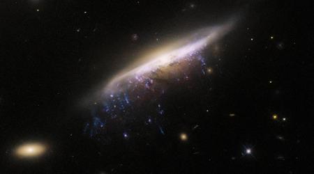 Hubble a photographié une méduse galactique à 800 millions d'années-lumière de la Terre.