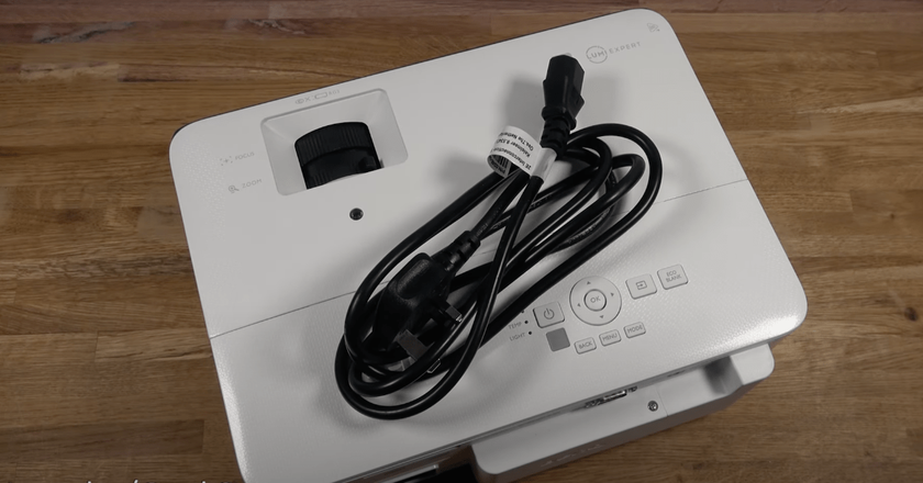 BenQ TK700STi projecteur focale courte