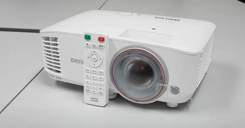 BenQ TH671ST projecteur pour petite pièce