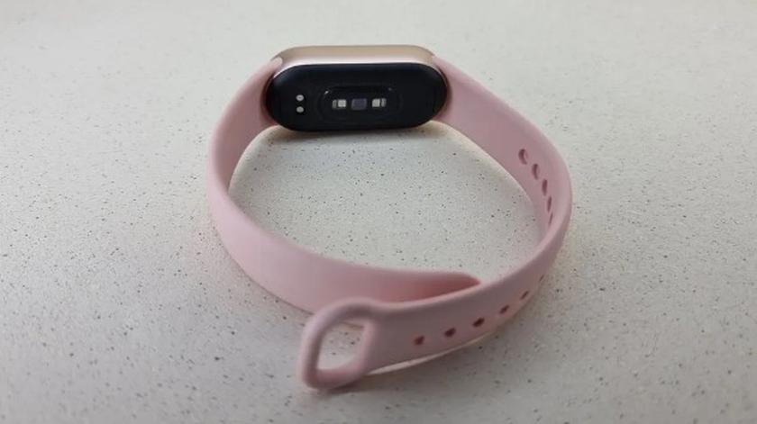 différence entre le Fitbit Inspire 3 et le Xiaomi Smart Band 9