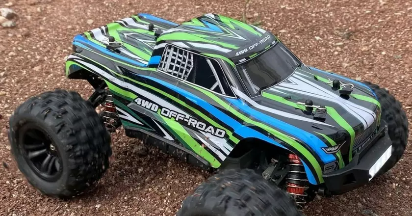 YONCHER YC380 PRO 1:16 Modélisme RC pour adultes