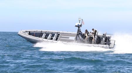Les services secrets ukrainiens veulent échanger une Porsche Panamera S e-Hybrid contre des bateaux Sea Force 1100 conçus pour la marine américaine.