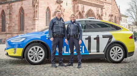 La voiture électrique Tesla Model X dépasse les attentes de la police de Bâle