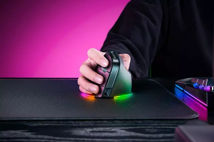 Razer lance sa première souris verticale ...