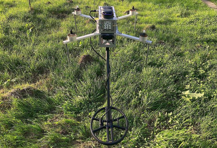 L'Ukraine présente le drone de déminage ...