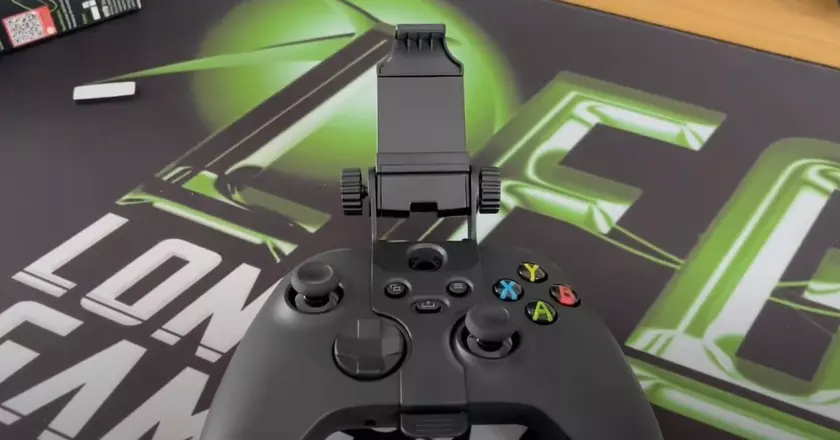 Orzly Xbox Controller Phone Mount