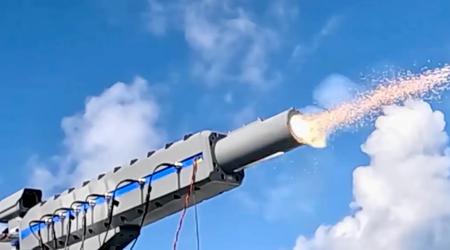 Le Japon est devenu le premier pays au monde à tester un canon électromagnétique sur un navire - le canon peut accélérer un projectile de 40 mm à 2,23 km/s.
