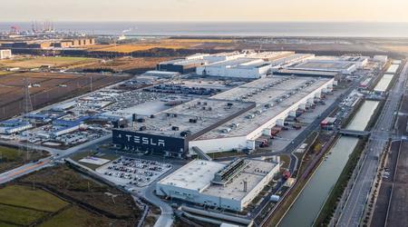 Tesla va réduire considérablement la production de voitures électriques dans son usine de Shanghai, qui peut produire un million de voitures par an, en raison de la baisse de la demande.