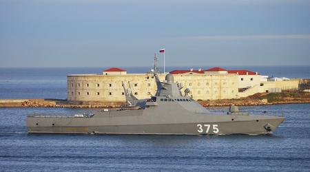 Les forces de défense ukrainiennes ont touché deux nouveaux navires russes de type Vasily Bykov, qui peuvent transporter des missiles antinavires Kh-35 et des missiles de croisière Kalibr.