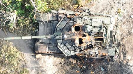 Le char russe modernisé T-90 "Breakthrough", dont le coût s'élève à 4,5 millions de dollars, a été détruit sur ses propres mines en même temps que le nouveau char BMP-3M.