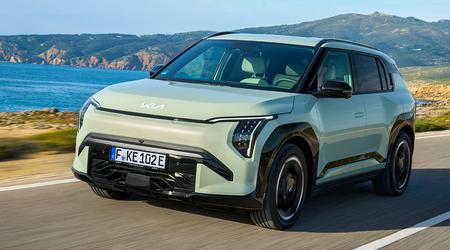Concurrent du Volvo EX30, le crossover Kia EV3 arrive en Europe à partir de 35 990 euros et avec une autonomie de 605 kilomètres.