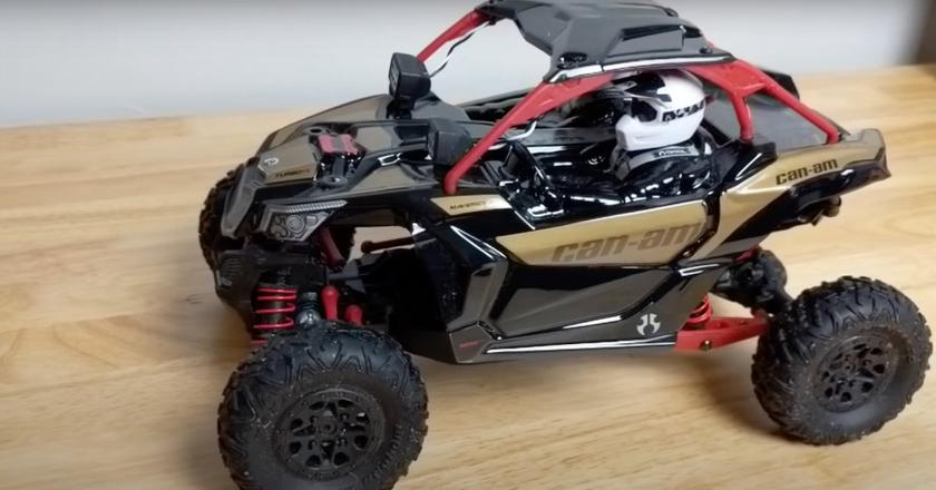 1:18 AXIAL JR. CAN-AM YETI MAVERICK X3 rc car moins de 200