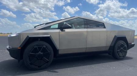 Tesla a changé d'avis au sujet de l'amende de 50 000 dollars imposée aux acheteurs du Cybertruck qui peuvent revendre le pick-up électrique dans l'année qui suit l'achat.