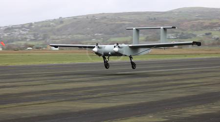 L'AFU utilise le drone britannique ULTRA, dont la charge utile peut atteindre 100 kg et qui peut voler jusqu'à 1 000 km.