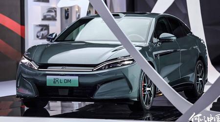 La berline électrique BYD Han L peut être rechargée avec deux câbles en même temps