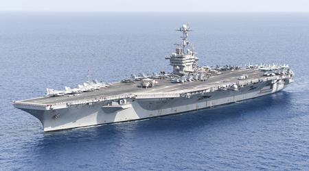 Un jet de chasse F/A-18E s'est écrasé depuis le pont du porte-avions Harry S. Truman dans la mer