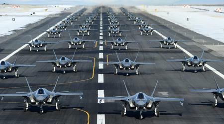L'armée de l'air américaine paie en moyenne 82,5 millions de dollars pour un chasseur F-35A, tandis que les F-35B et F-35C coûtent plus de 100 millions de dollars.