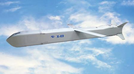 Les Russes ont dévoilé le missile de croisière Kh-69, doté d'une ogive de 310 kg et d'une portée de 290 km, destiné à l'avion de chasse Su-57 de cinquième génération.