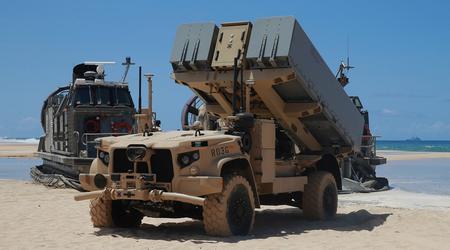 La marine américaine a commandé des véhicules sans pilote ROGUE-Fires basés sur le JLTV pour le système antinavire NMESIS.