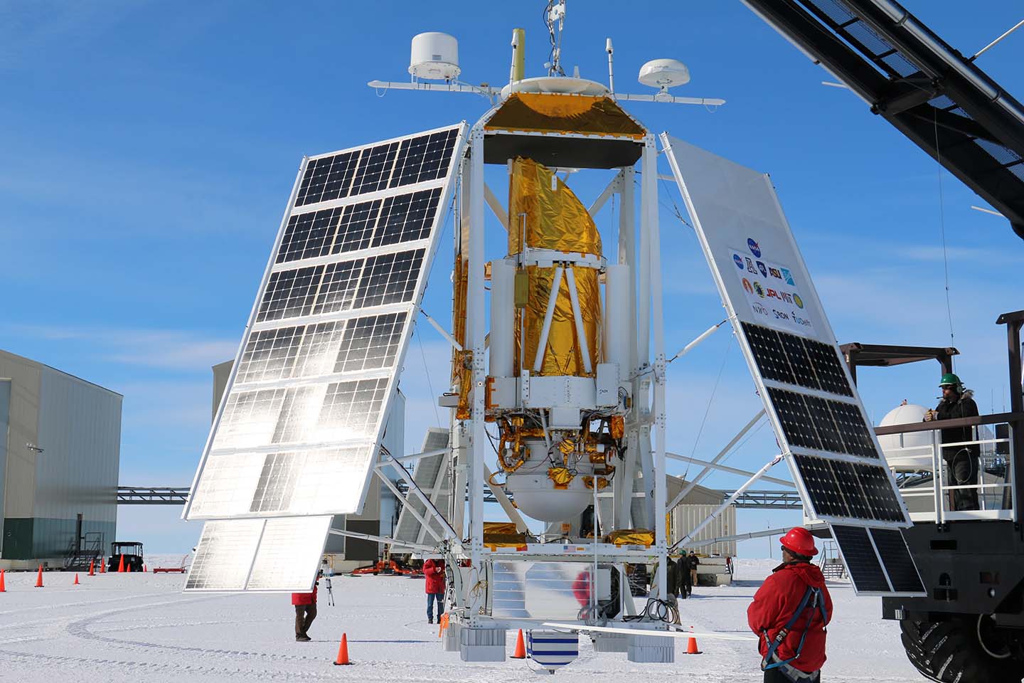 Un ballon au-dessus de l'Antarctique aidera la NASA à mieux étudier la Voie lactée et les galaxies voisines. Un ballon au-dessus de l'Antarctique aidera la NASA à mieux étudier la Voie lactée et les galaxies voisines.